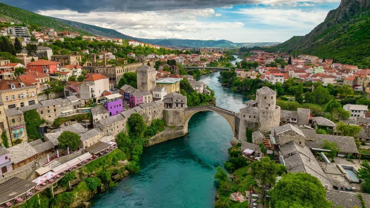 Atmospheric image for sworn Bosnian translations