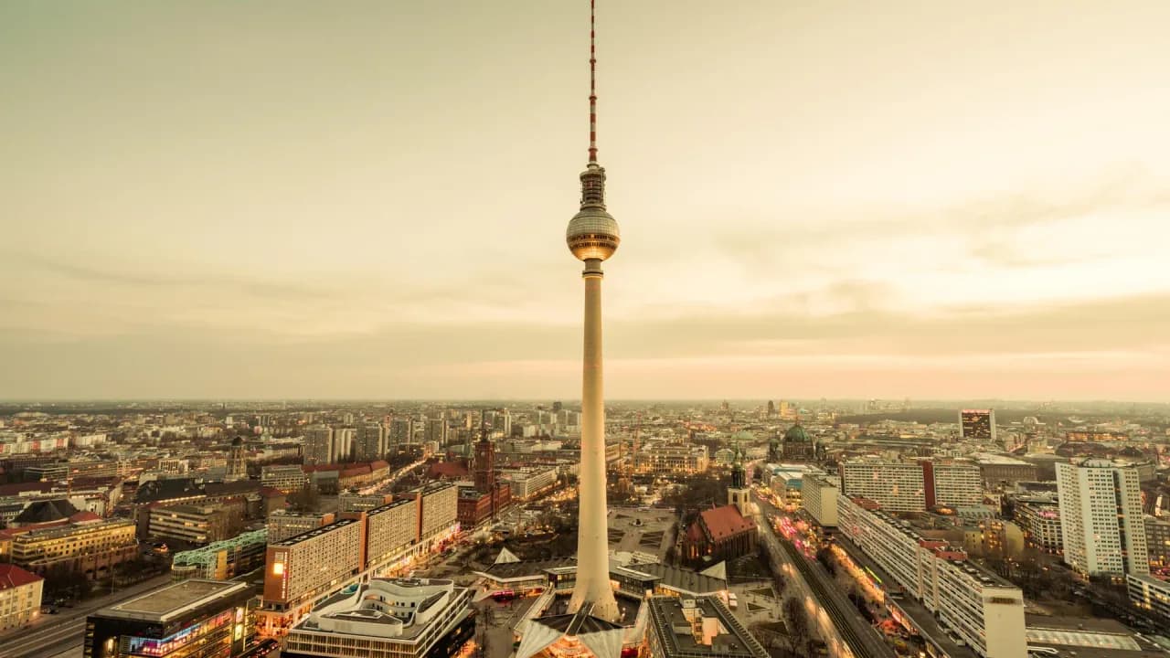 Atmospheric image for sworn German translations